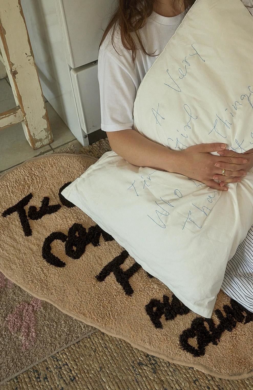 Heart-Shaped Letter Rug-2